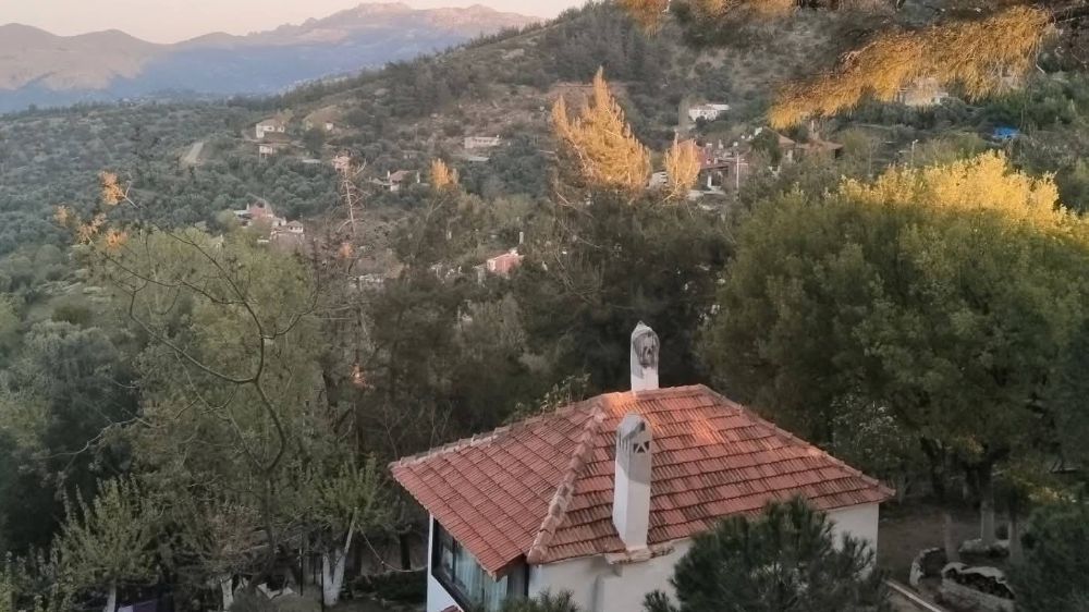 Latmos’a Komşu Dağların Bir Köyünden...