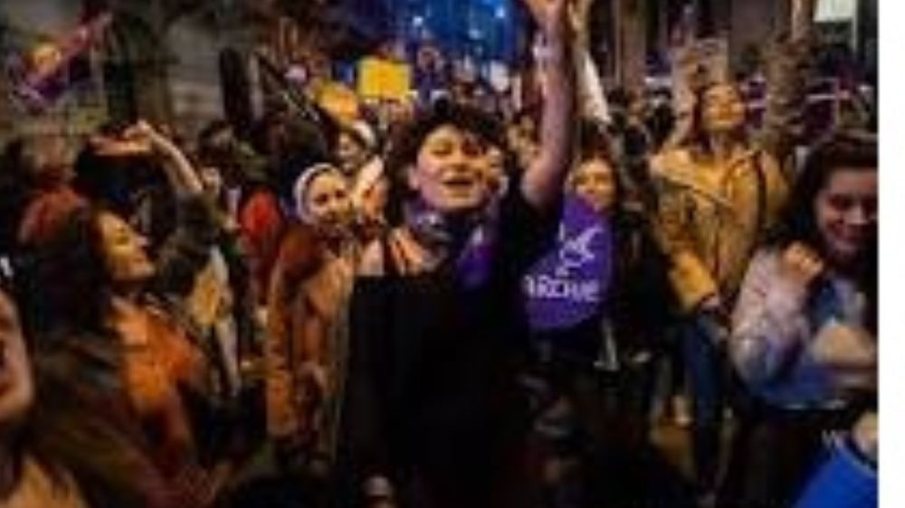 Tanrıların Doğuşu İnsanı Köleleştirdi