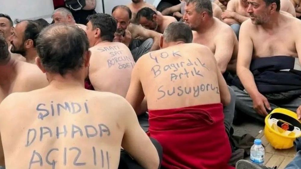     Şimdi Daha da Aç ve Çıplağız !