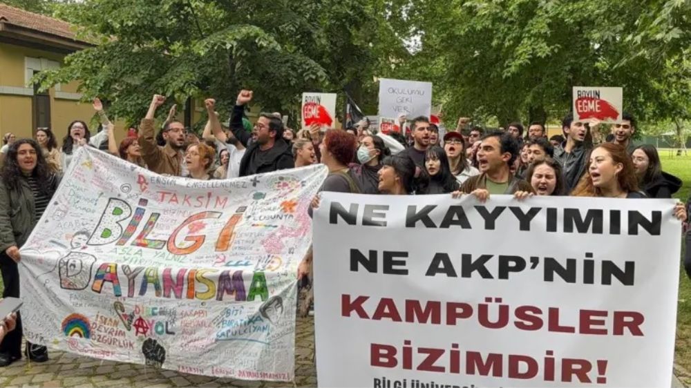 Partiye Kayyum atanır , Üniversite Kapatılır