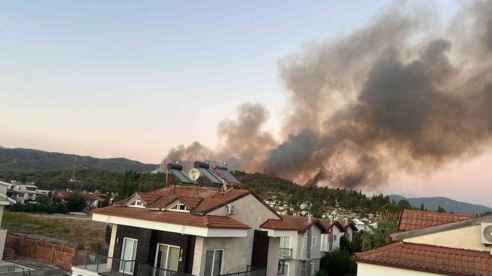 Fethiye’de Orman Yangını Yerleşim Alanlarına Ulaştı
