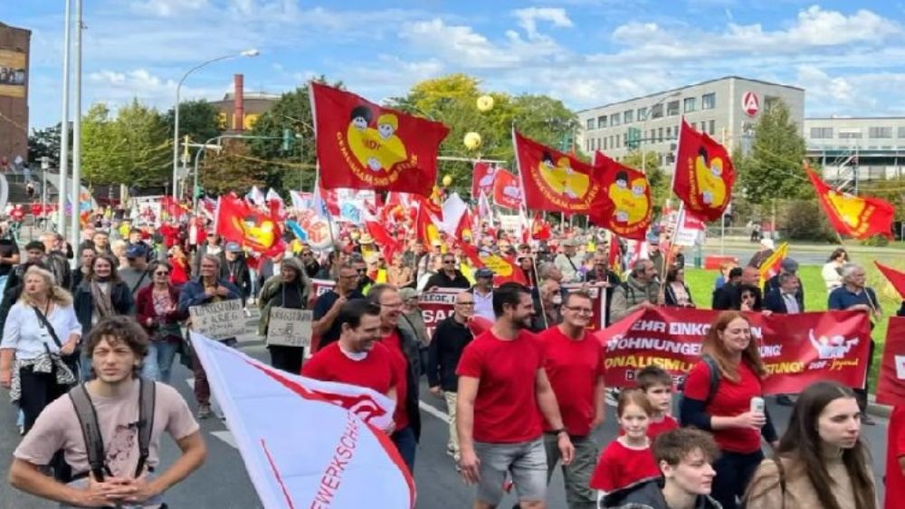 Almanya’da Emekçiler Ayakta: Yeter Artık