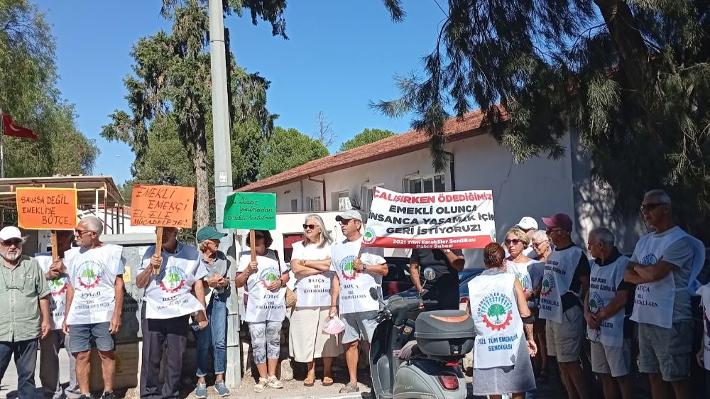 Datçalı Emekliler Adliye Önünden Seslendi: “Seyyanen Zam Hakkımızı İstiyoruz”